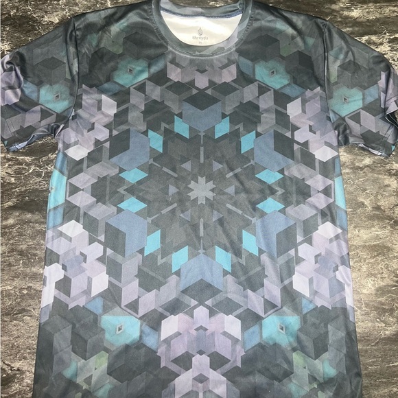 Threyda Geometric Pattern Shirt - Picture 3 of 3